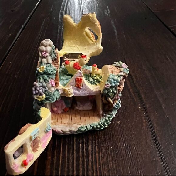 Bunny and Chicken Houses (Set of 2) - Picture 4 of 7